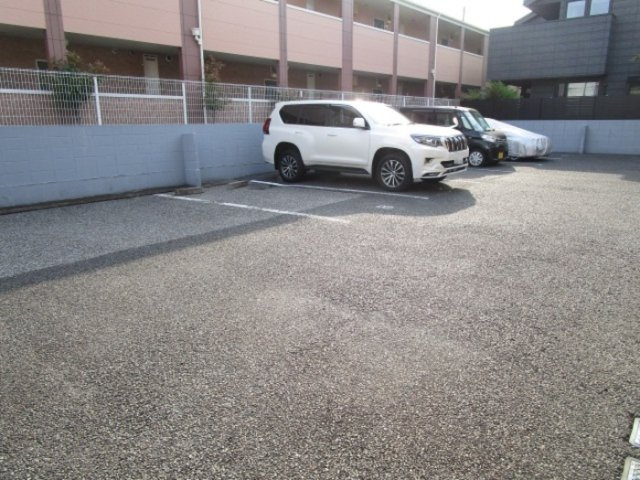 サンモールの駐車場