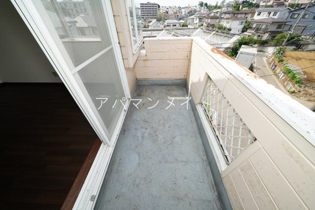 【バルコニー】 | 野庭町戸建 | 開放的で明るい空間を演出してくれるバルコニーです