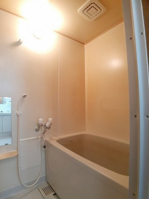 【浴室】 | 国城ハイツ | 日々の暮らしに欠かせないお風呂です