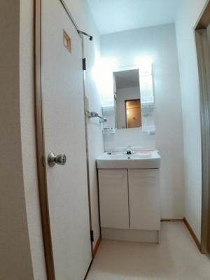 【洗面所】 | 国城ハイツ | ゆったりとスペースのある洗面所