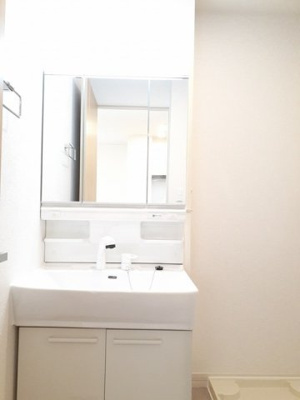 【洗面所】 | アコリエンテⅡ | 明るい洗面所です