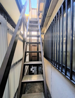 【その他】 | 尼崎市西本町７丁目中古テラスハウス　平屋 | ベランダへの階段です♪