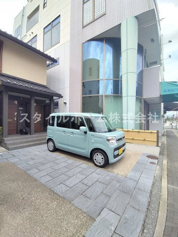ハピネスⅤの駐車場