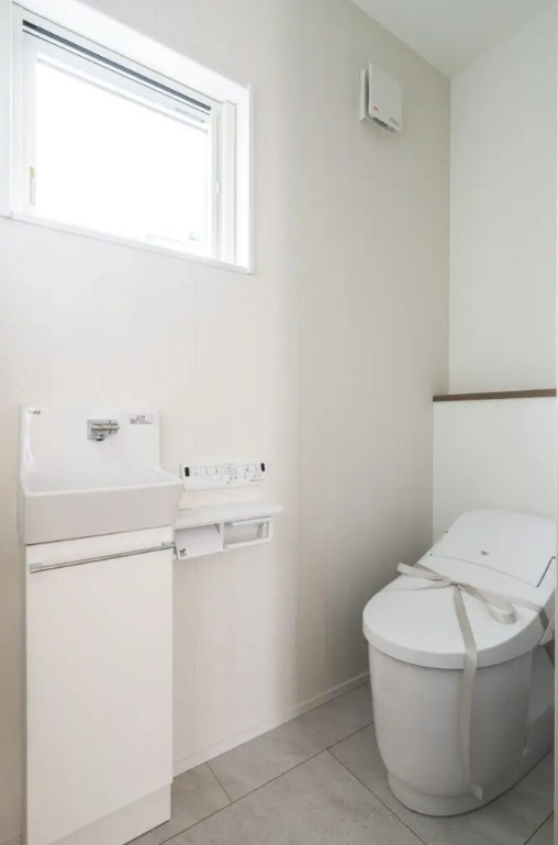 下野市薬師寺　新築戸建19のトイレ