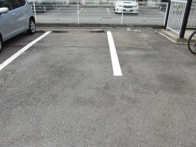 Ｓｕｒｐｌｕｓ　ｏｎｅ　富川の駐車場