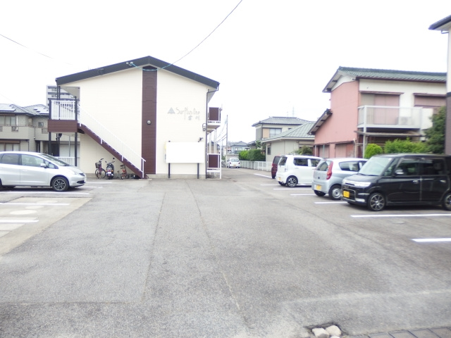 Ｓｕｒｐｌｕｓ　ｏｎｅ　富川の駐車場