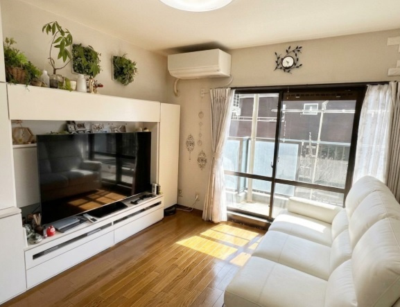 鶴ヶ島市藤金　中古マンション　東武東上線『若葉駅』徒歩9分の居間・リビング