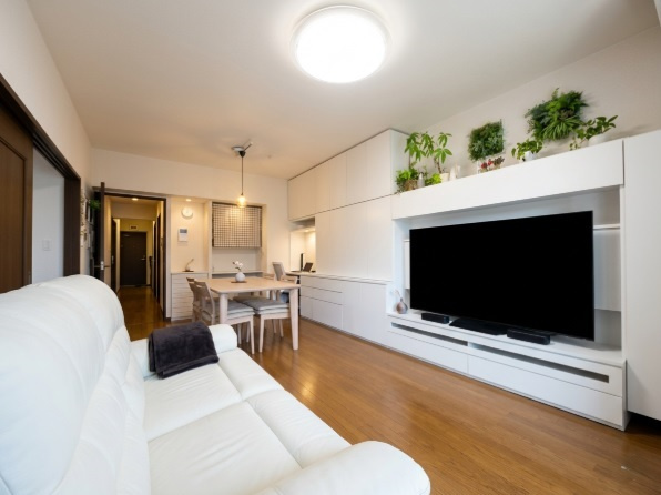 鶴ヶ島市藤金　中古マンション　東武東上線『若葉駅』徒歩9分の居間・リビング