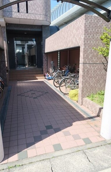 シャルム名東のエントランス