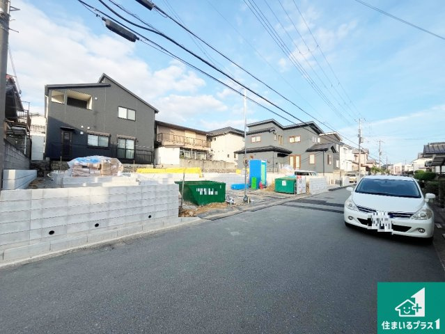 加古川市野口町北野　第12期　新築一戸建ての前面道路含む現地写真|周辺は落ち着いた街並みの住宅地！子育てがしやすい住環境です！まだ未完成ですが、現地でしかわからない事もございます。是非一度ご覧ください。