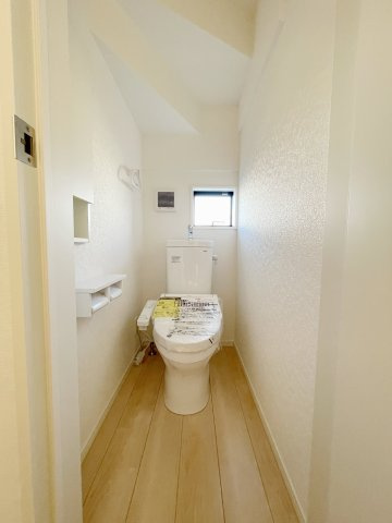 新築戸建・新築建売　矢吹町八幡町第24　善郷小・矢吹中のトイレ|1階と2階に温水洗浄便座付きトイレ！サニタリー収納付き！