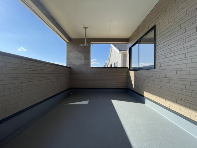 新築戸建・新築建売　矢吹町八幡町第24　善郷小・矢吹中のバルコニー|インナーバルコニーは陽当たり良好◎急な天候不良にも安心です！