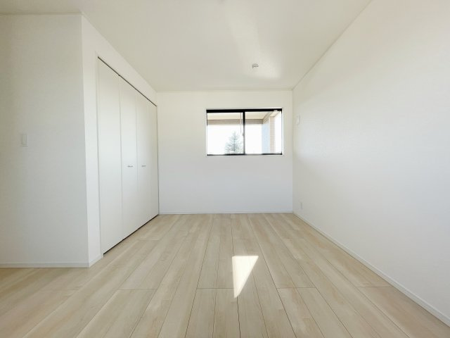 新築戸建・新築建売　矢吹町八幡町第24　善郷小・矢吹中の洋室|インナーバルコニーに面している洋室は直射日光を避けられます！