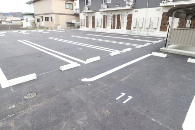 ヴィラ パストラーレの駐車場