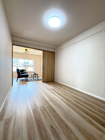 ダイアパレス南郷通第2の洋室