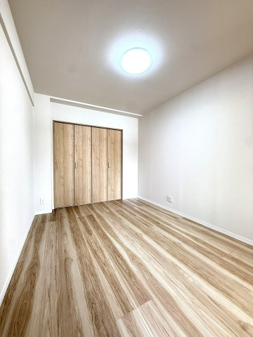 ダイアパレス南郷通第2の洋室