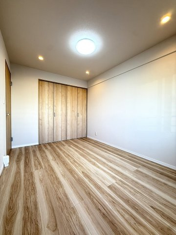 ダイアパレス南郷通第2の洋室