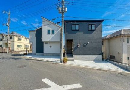 旭区白根６丁目の前面道路含む現地写真|外観になります。前面道路も広く駐車もしやすそうですね。