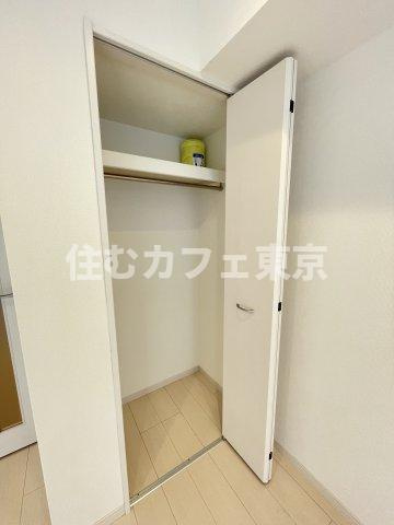 リブリ・ラヴィアンローズ・国立の収納|高さのあるクローゼットです※別部屋写真