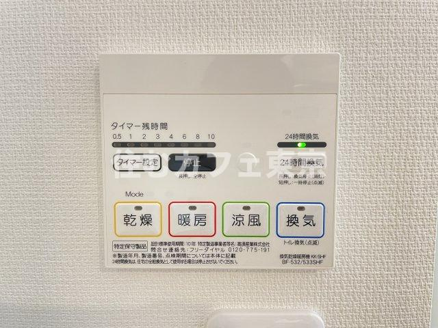 リブリ・ラヴィアンローズ・国立の浴室|浴室乾燥機です※別部屋写真