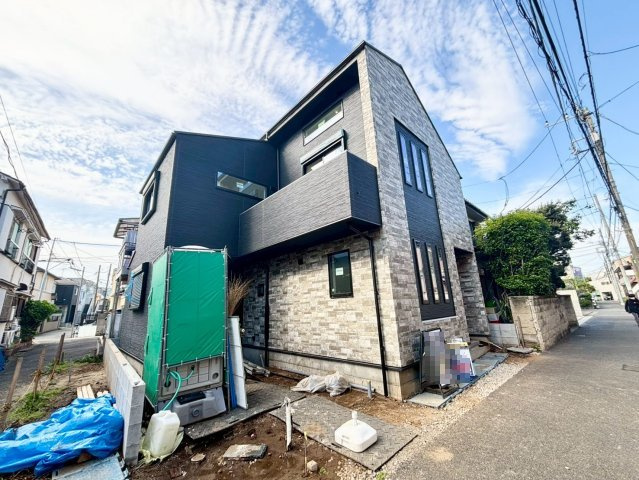 練馬区小竹町1丁目　新築戸建の前面道路含む現地写真|2026.04.18撮影

現地ご見学希望・資料請求などお気軽にお問い合わせ下さい！
03-5990-5201