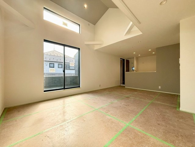 練馬区小竹町1丁目　新築戸建の居間・リビング|2026.04.18撮影

現地ご見学希望・資料請求などお気軽にお問い合わせ下さい！
03-5990-5201