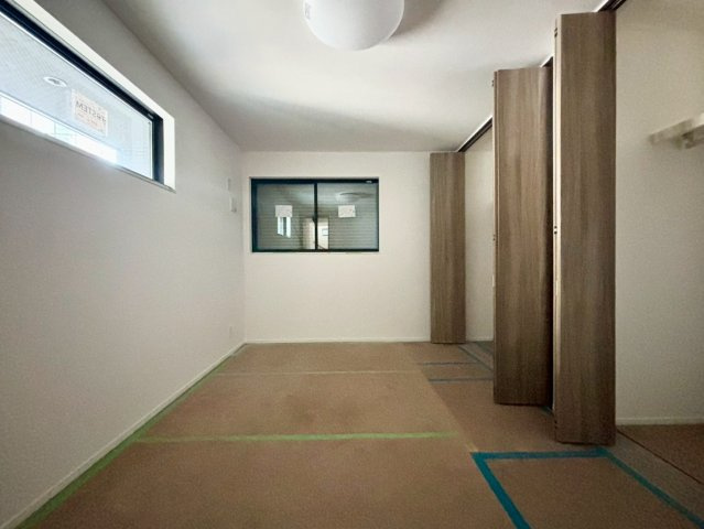 練馬区小竹町1丁目　新築戸建の洋室|2026.04.18撮影

現地ご見学希望・資料請求などお気軽にお問い合わせ下さい！
03-5990-5201