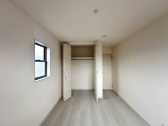平尾　新築分譲住宅　全３区画の洋室|全室収納有！家族の思い出も大切に保管出来て嬉しいですね♪収納場所に困らず綺麗な室内を保てそうですね！