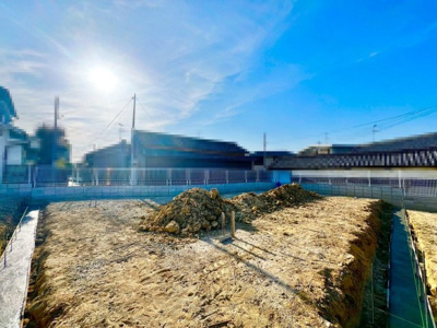 【外観】 | 平尾　新築分譲住宅　全３区画 | 【３口コンロのシステムキッチンです】対面式を採用したキッチンですので、リビングで寛ぐご家族をいつも感じられます！会話を楽しみながら家事ができますね♪