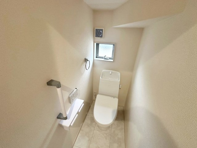 平尾　新築分譲住宅　全３区画のトイレ|トイレ１階と２階の２ヶ所あります！忙しい朝や家族の多いご家庭も安心ですね♪
