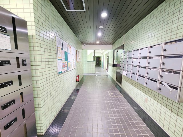 成増グリーンハイツのその他共用部分|宅配ボックス完備！
エントランス内部は、管理が行き届き清潔な共有スペースとなっています