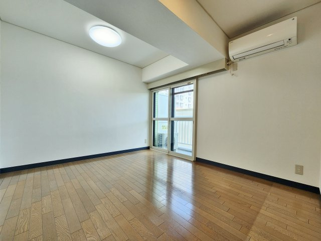 成増グリーンハイツの洋室|6.2帖洋室
こちらの居室にもバルコニーがございます
＋αのゆとりと開放感を演出いたします