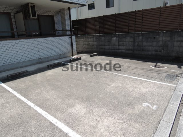 ハレー高槻IIの駐車場
