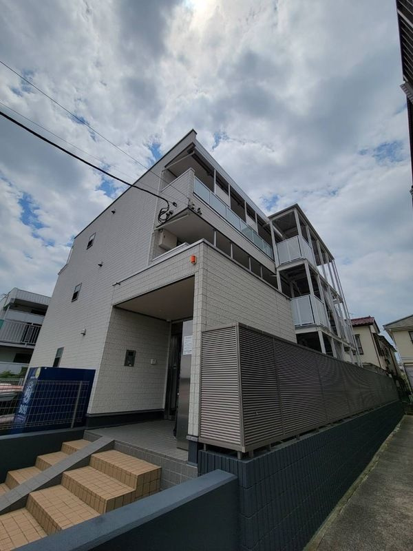 ローズパーク七番館のエントランス