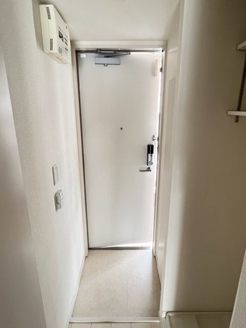 ローズパーク七番館の玄関