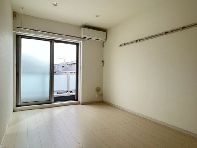 ローズパーク七番館の居間・リビング