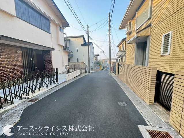 【前面道路含む現地写真】 | 船橋市丸山7期 | お気に入りのハウスメーカーや工務店で建築可能。デザインも間取も自由に決められるので、「自分たちらしい暮らし」を実現できます。日常に便利さと穏やかさを兼ね備えてた、立地はいかがでしょうか。