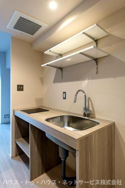 ART APARTMENT IN Ootaka-no-Mori のキッチン