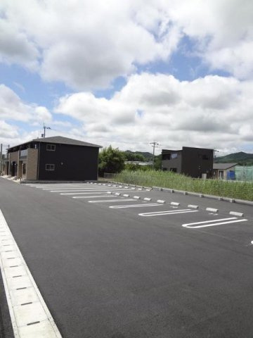 サニーヒルズ　Ｄの駐車場