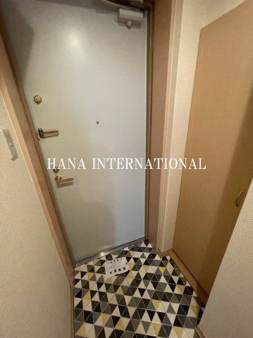 ラクサリー国分寺の玄関|※別号室参考写真です