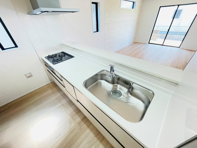 岡崎市赤渋町4期　新築分譲住宅　全1棟　1号棟のキッチン|浄水器一体型水栓です。
