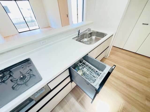 岡崎市赤渋町4期　新築分譲住宅　全1棟　1号棟のキッチン|食器洗い乾燥機もついていて家事の時短になります♪