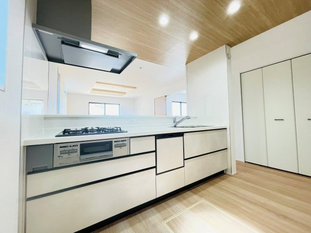 岡崎市赤渋町4期　新築分譲住宅　全1棟　1号棟のキッチン|使い勝手の良いシステムキッチン。