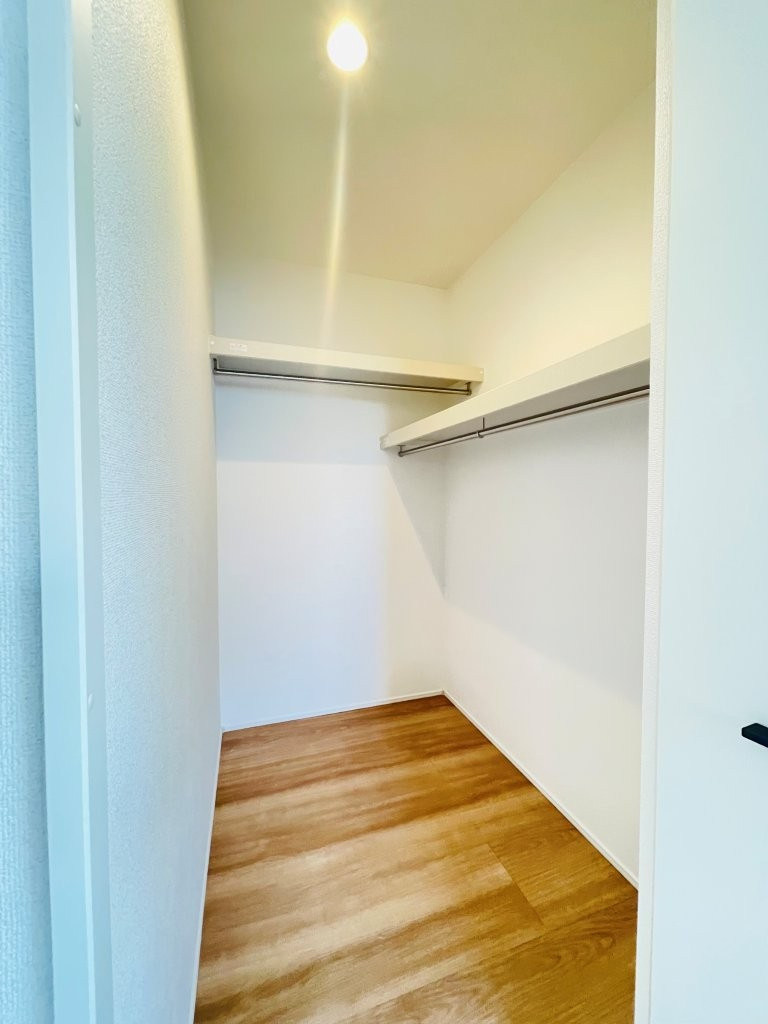 岡崎市赤渋町4期　新築分譲住宅　全1棟　1号棟の収納|居室にはウォークインクローゼットを完備。家族の衣類がスッキリ片付きます♪