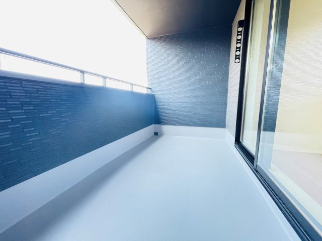 岡崎市赤渋町4期　新築分譲住宅　全1棟　1号棟のバルコニー|突然の雨でも安心なインナーバルコニー♪