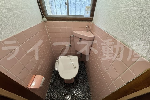 下小阪5丁目　貸家のトイレ|ゆったりとした空間のトイレです
