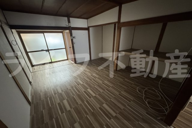下小阪5丁目　貸家の居間・リビング|こちらのリビングで趣味の時間をお楽しみください