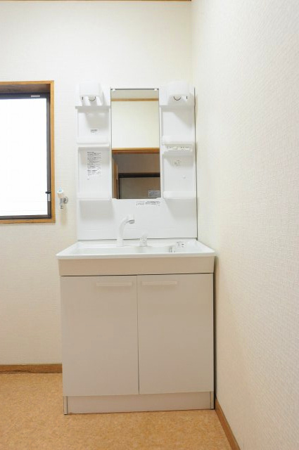 篠ノ井杵淵　中古住宅の洗面所