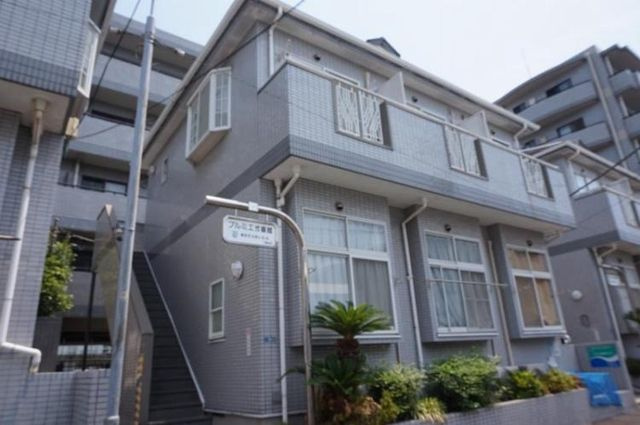 浦安市北栄４丁目のアパートの外観