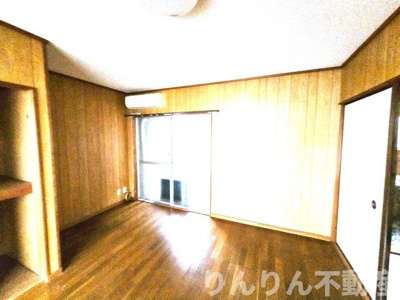 【居間・リビング】 | 高橋ビル | こちらのリビングで趣味の時間をお楽しみください
